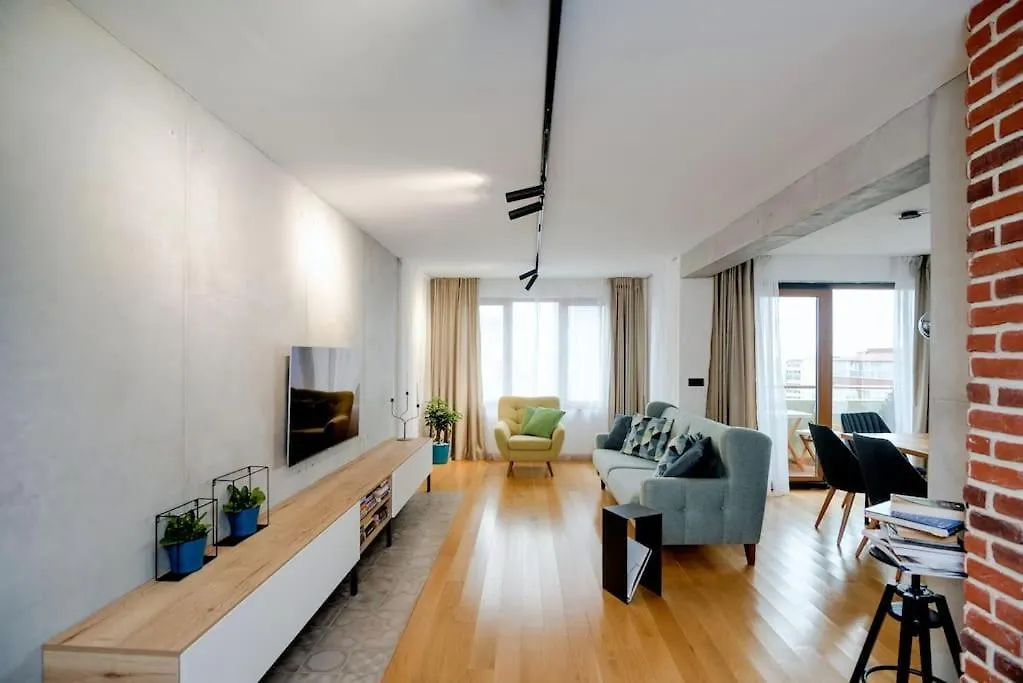 Luxury And Cozy Apartment With Lots Of Sun location